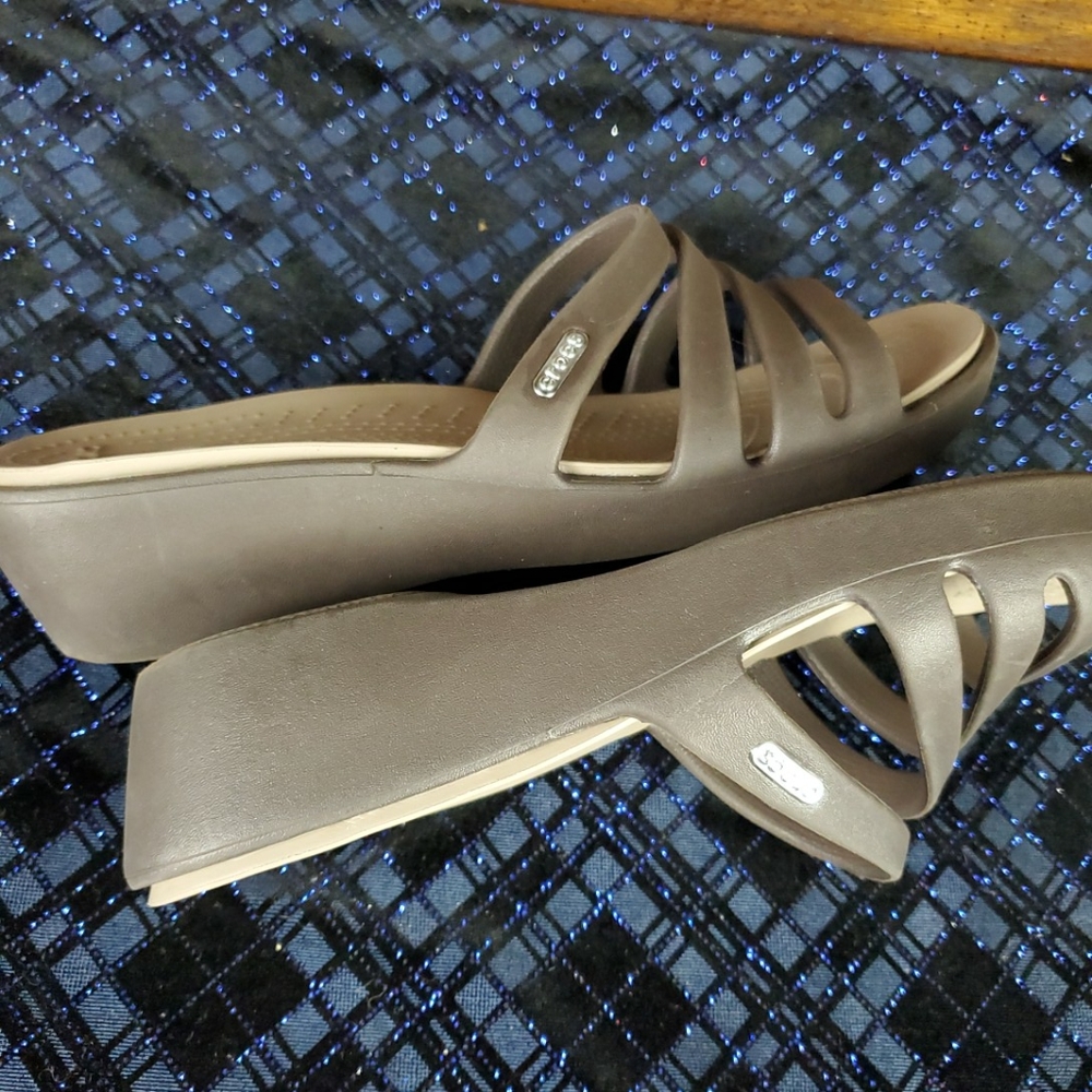 Crocs wedges sandals Grey beige Sz W9 - Picture 5 of 7